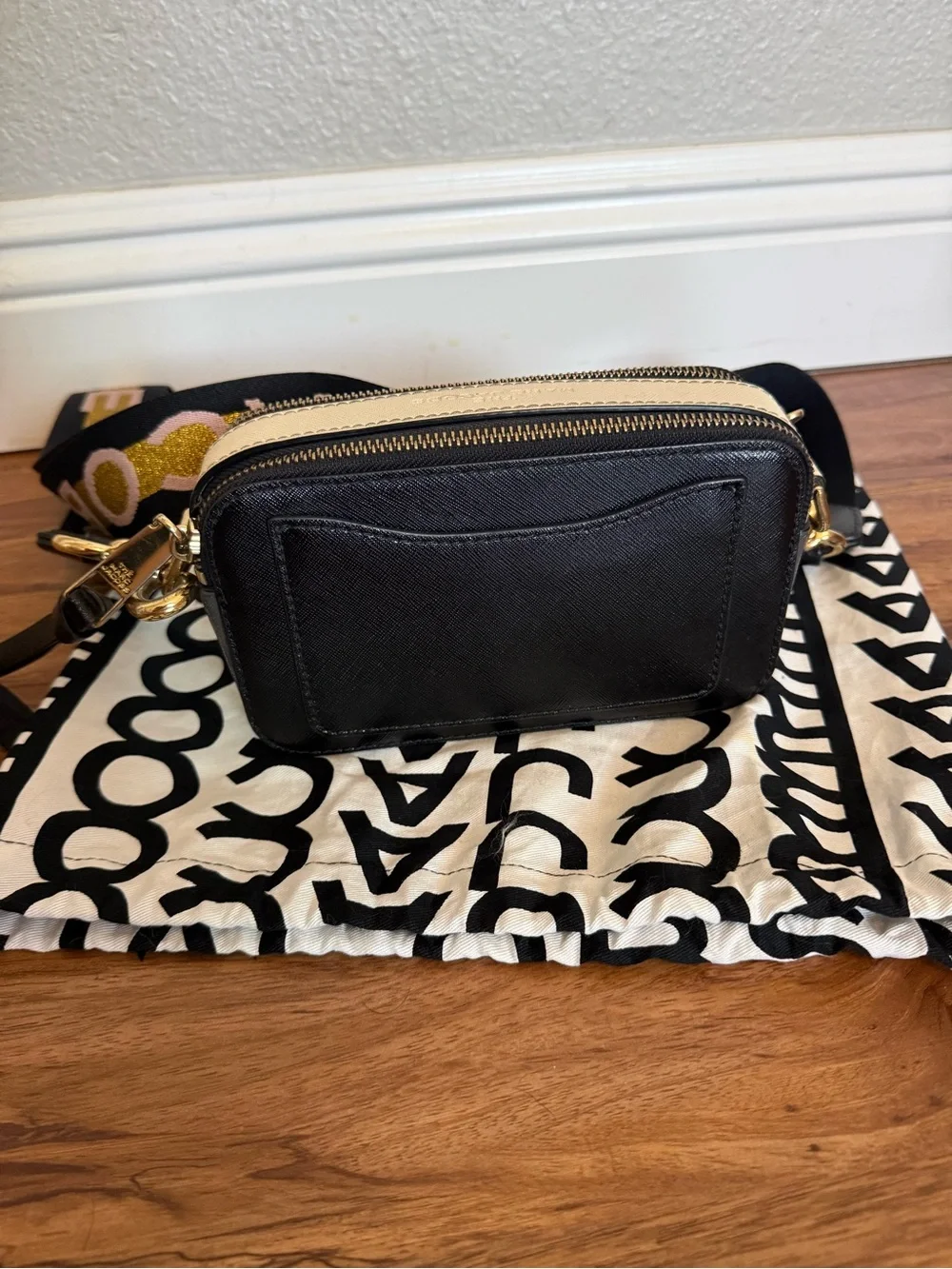 The marc jacobs snapshot black and Cream Crossbody Camera Bag